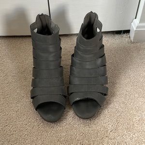 Gray heels
